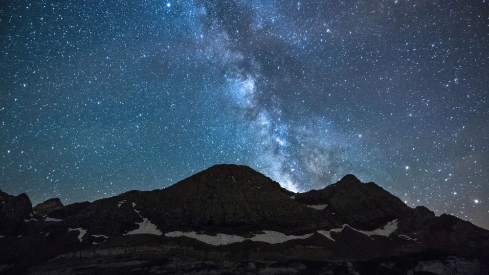 Les meilleurs sites d’observation en France : ciels purs, montagnes et parcs étoilés