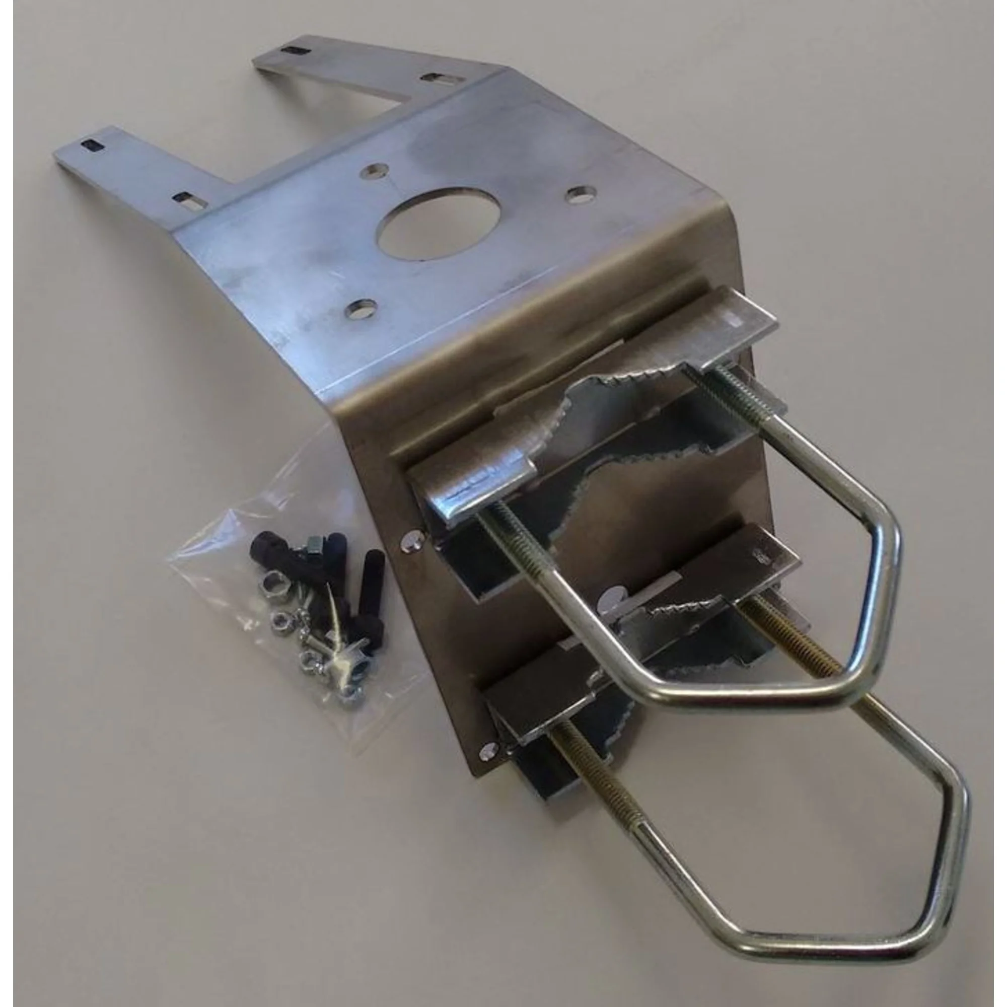 Support avec colliers pour le montage des capteurs et de l'anémomètre