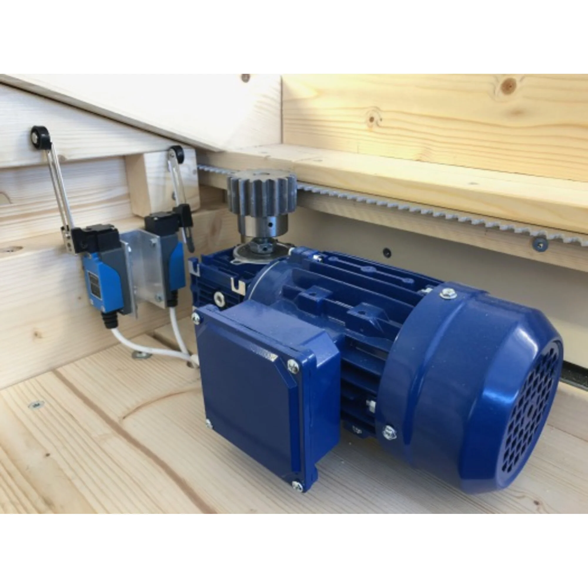 Entraînement de toit semi-automatique pour RC-33M