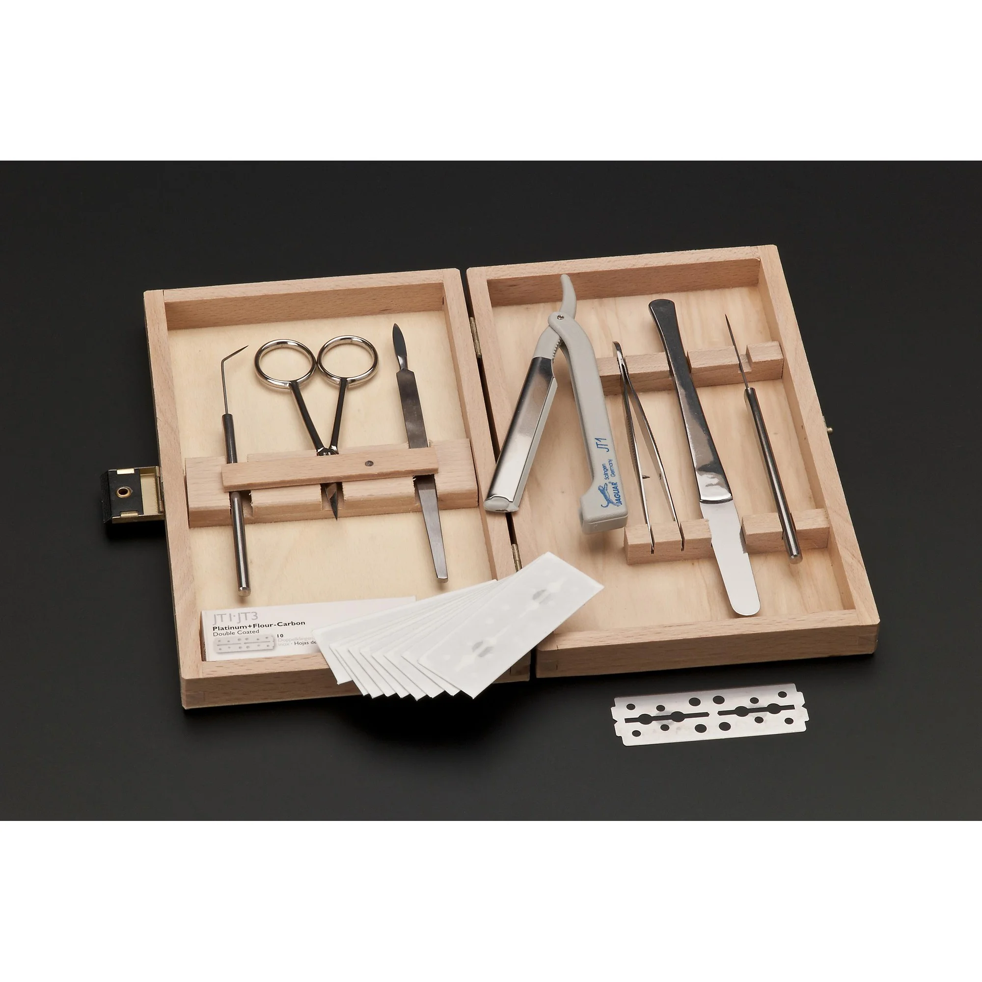 Microcoutellerie : 7 instruments dans le cas de bois